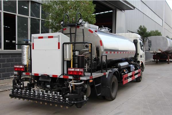 asphalt distributor truck Tanzania_1